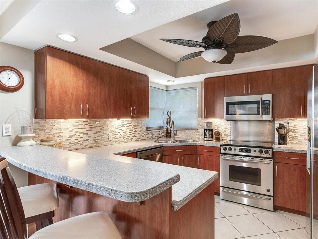 210 DOLPHIN POINT B photo 10
