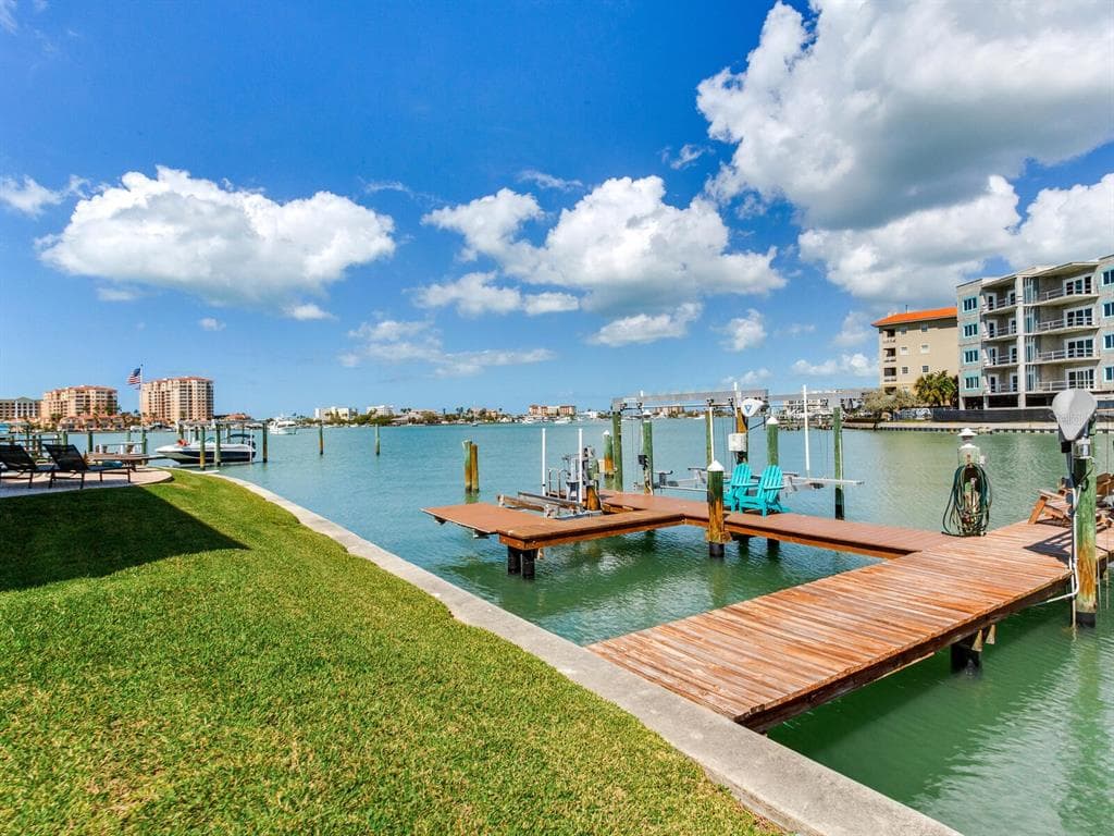 210 DOLPHIN POINT #B 4
