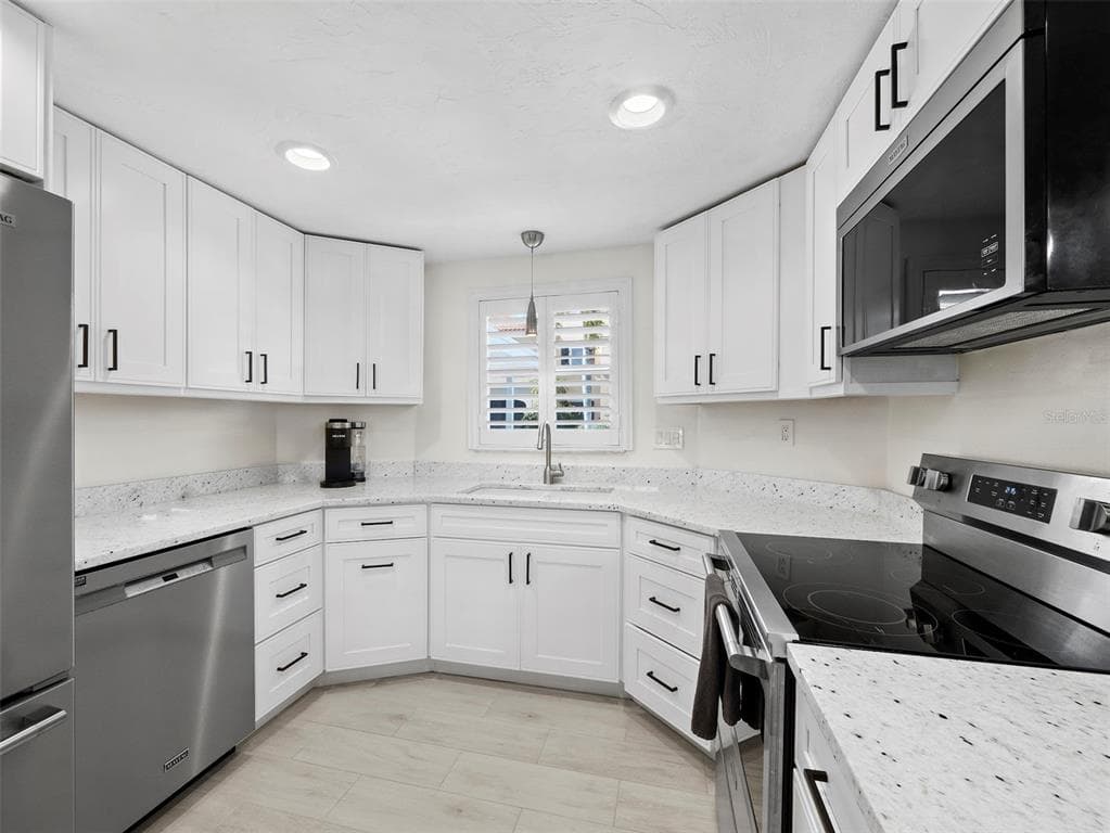 726 JUNGLE QUEEN WAY photo 12