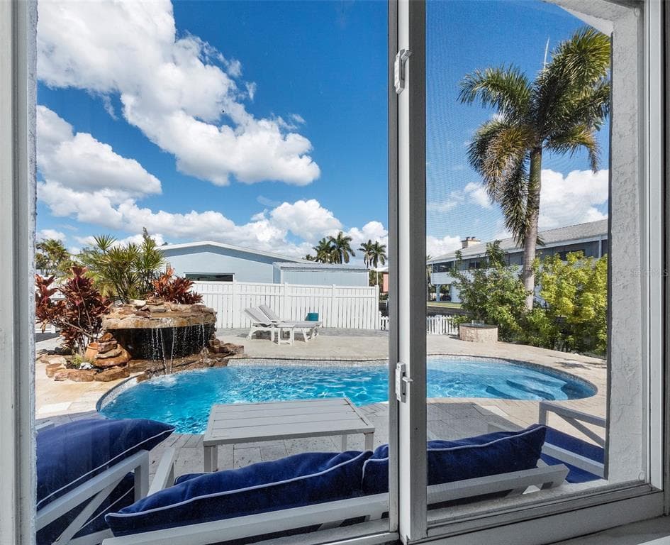 726 JUNGLE QUEEN WAY photo 21