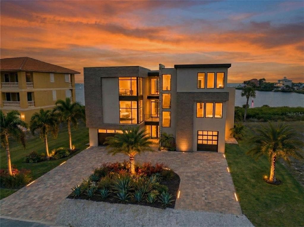 25 HARBORPOINTE DRIVE 3
