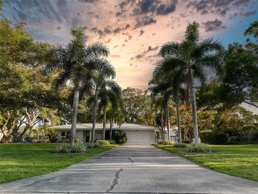 5 SHORE DRIVE 3