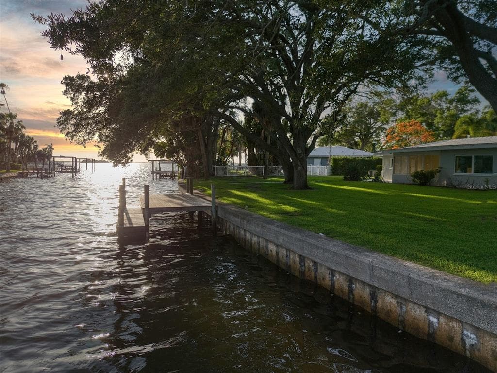 5 SHORE DRIVE 1