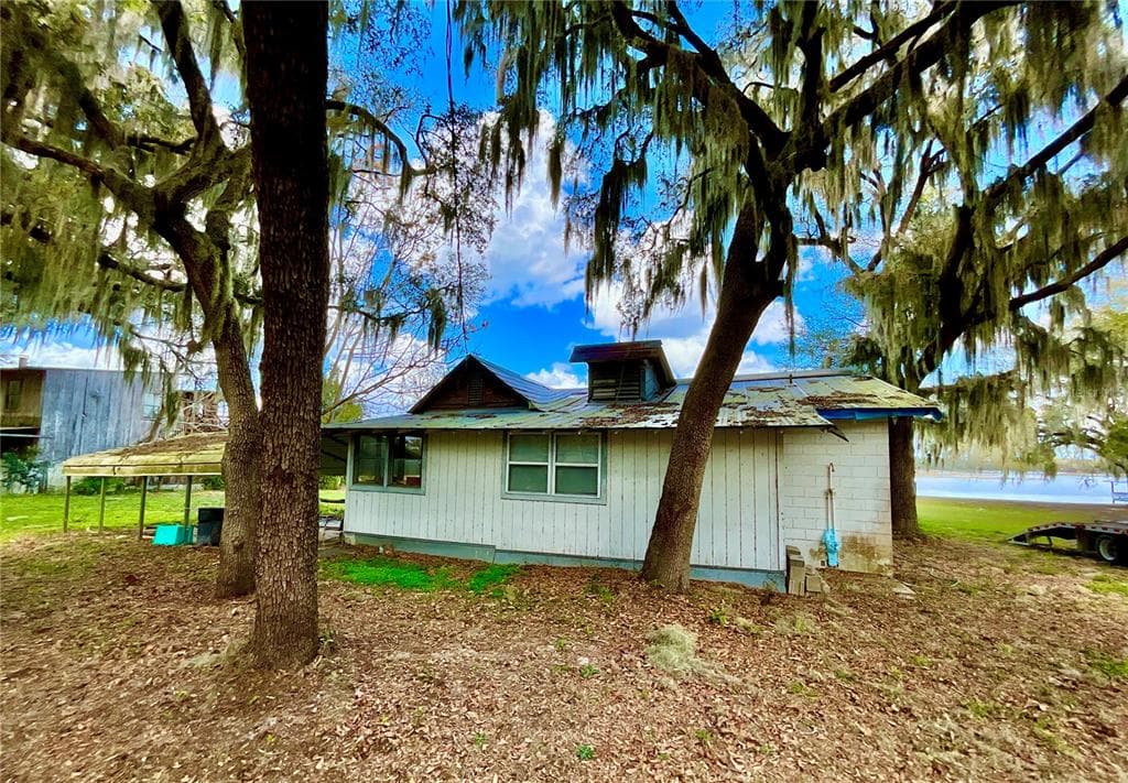 106 E SUNNYSIDE BEACH ROAD 1