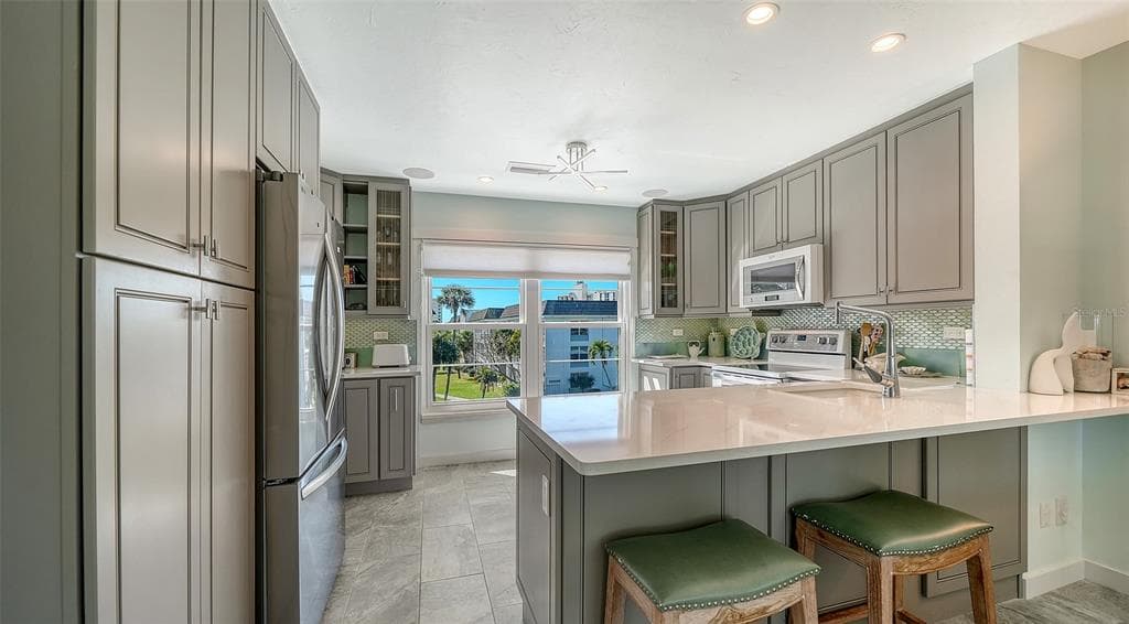 4440 EXETER DRIVE 301 photo 7