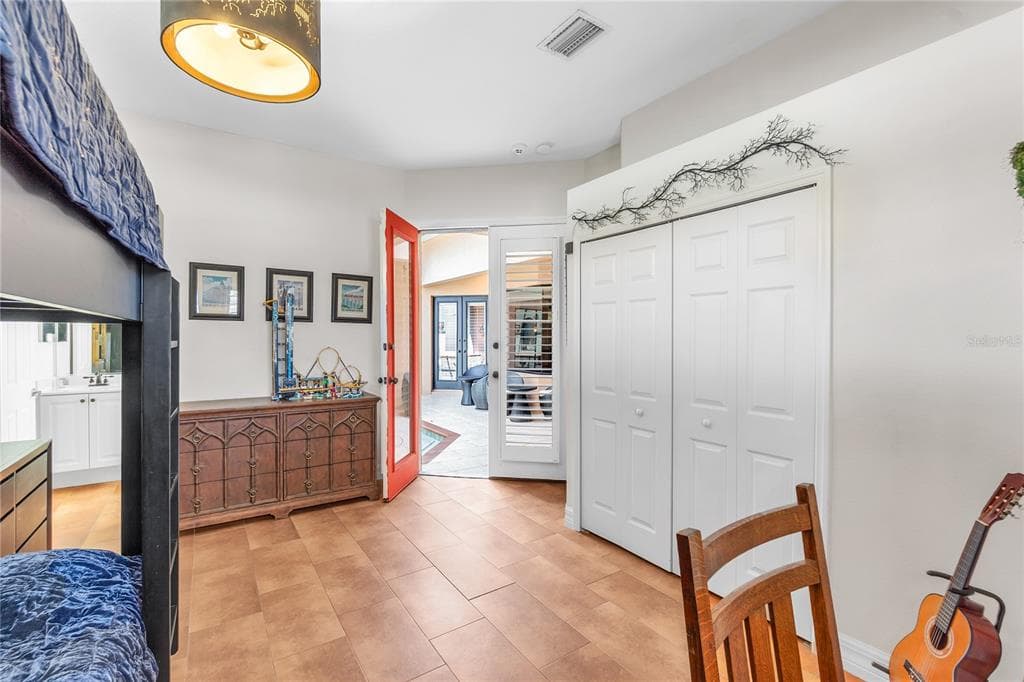 408 PARK TRACE BOULEVARD photo 10
