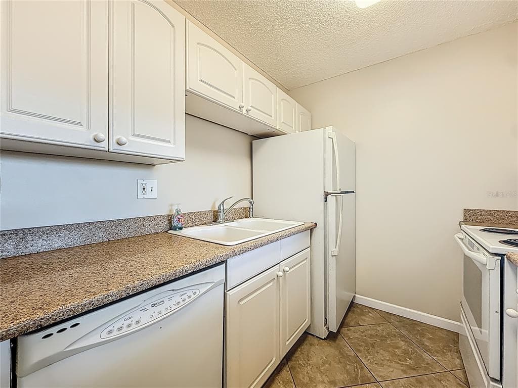 7401 BAY ISLAND DRIVE S 232 photo 9