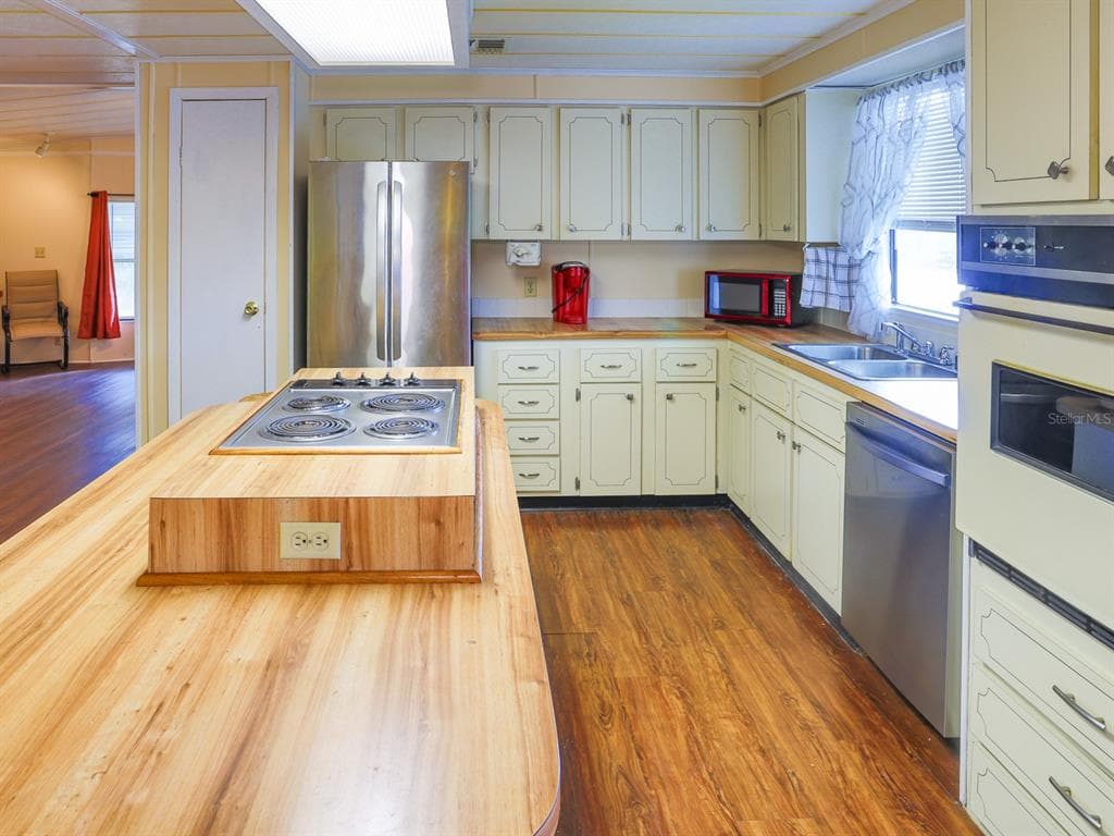 2055 S FLORAL AVENUE 238 photo 17