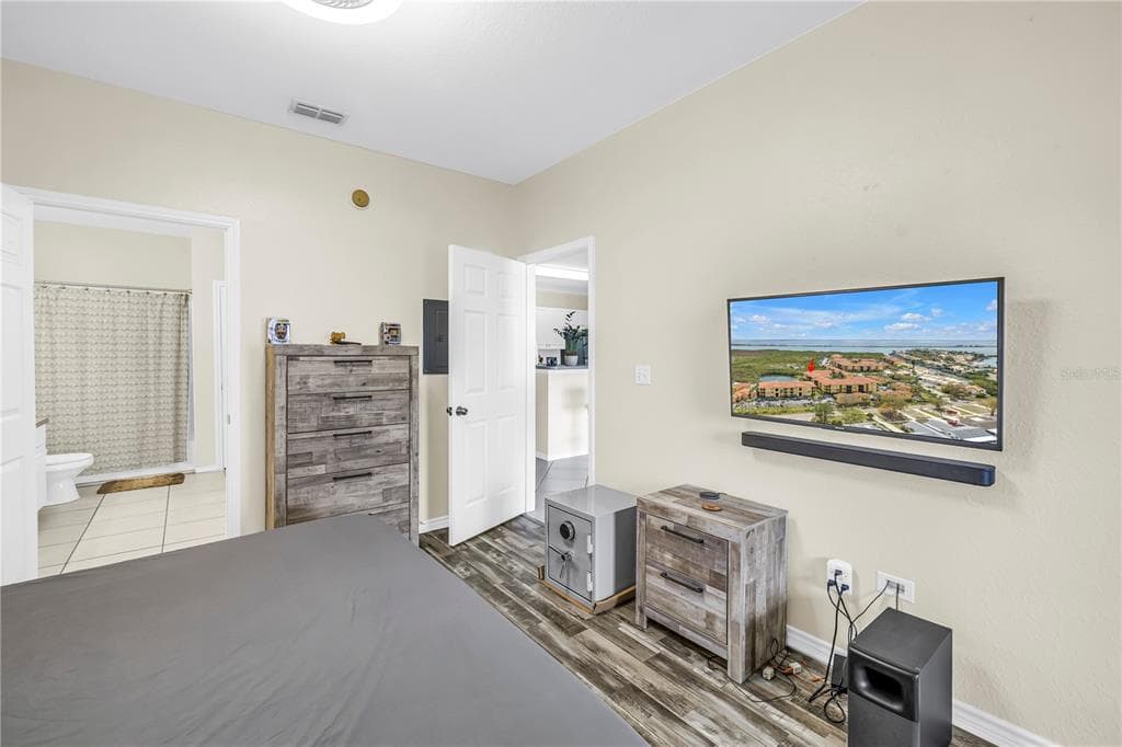 4333 BAYSIDE VILLAGE DRIVE 320 photo 16