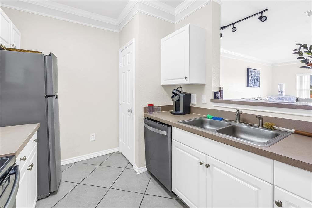 4333 BAYSIDE VILLAGE DRIVE #320 5