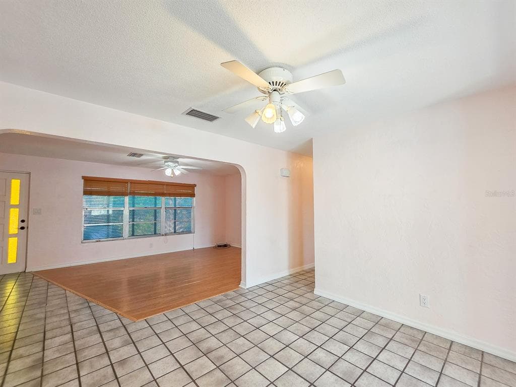 304 PALM CIRCLE photo 13