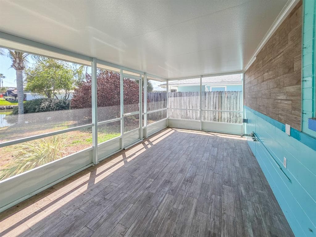 304 PALM CIRCLE photo 16