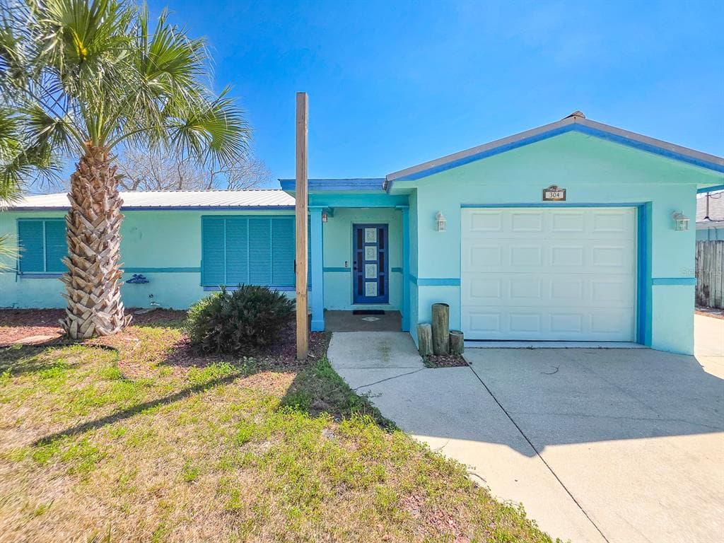 304 PALM CIRCLE 5