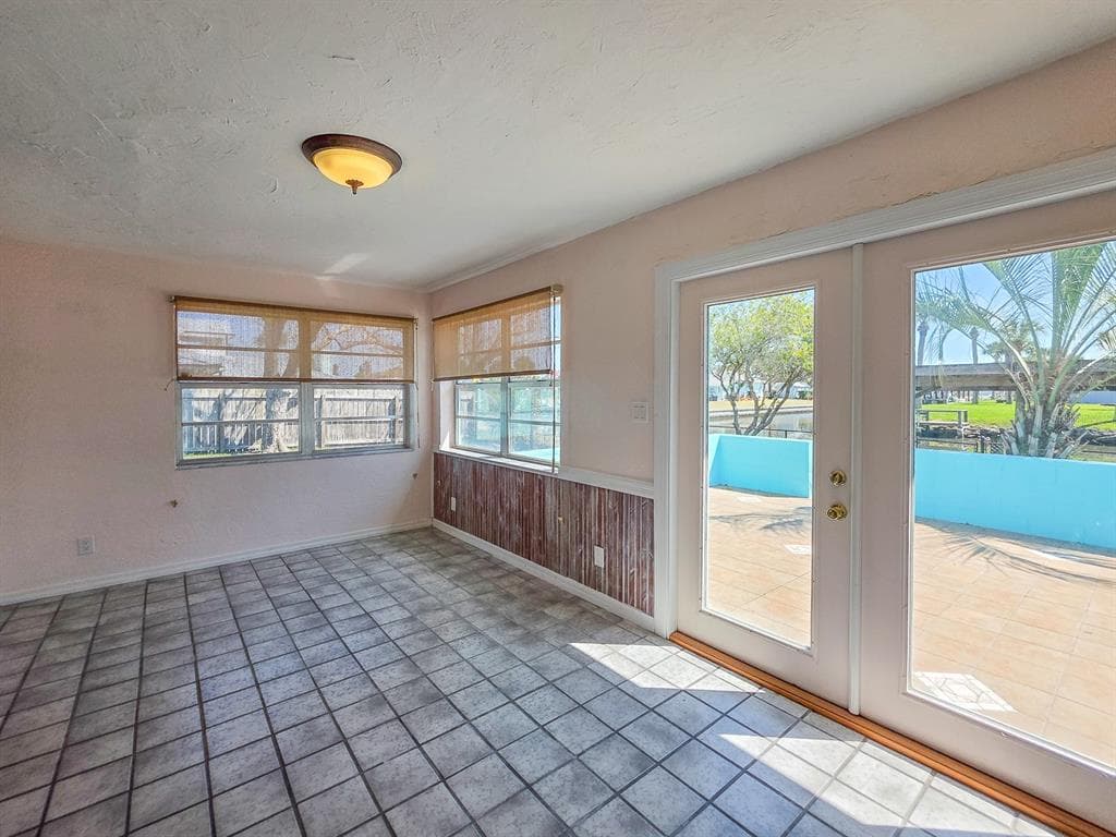 304 PALM CIRCLE photo 15