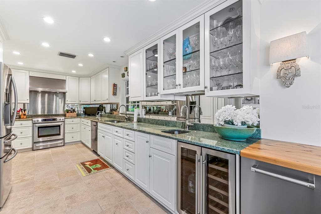 252 WATERWAYS AVENUE photo 6
