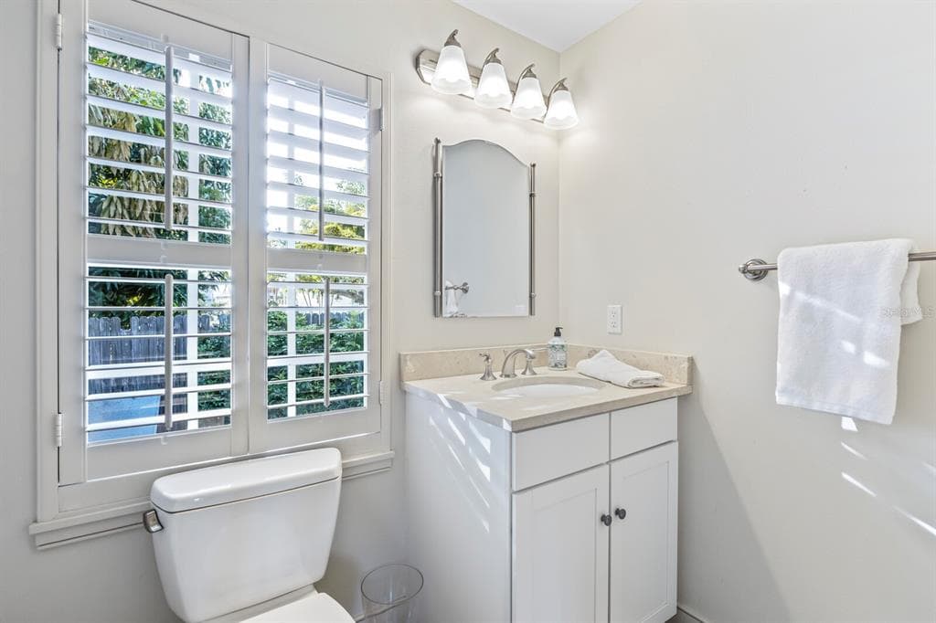 252 WATERWAYS AVENUE photo 18