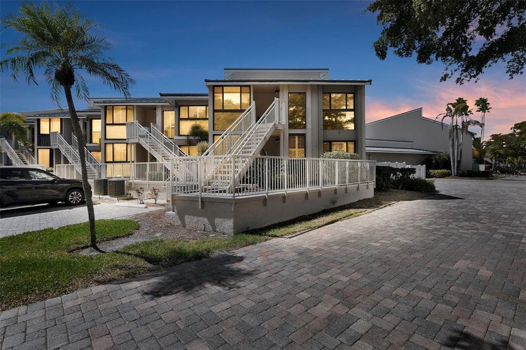 5655 GULF OF MEXICO DRIVE D107 photo 2