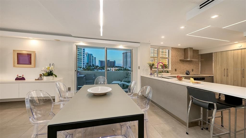 101 SUNSET DRIVE 301 photo 7