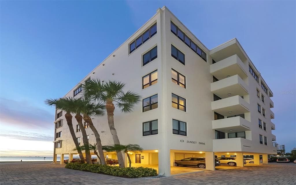 101 SUNSET DRIVE 301 photo 1