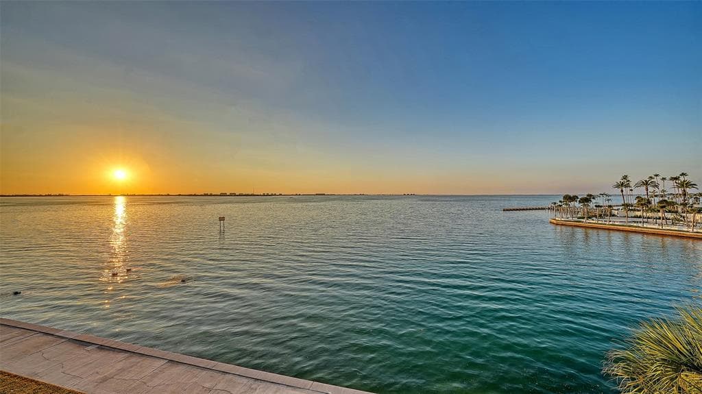 101 SUNSET DRIVE 301 photo 4