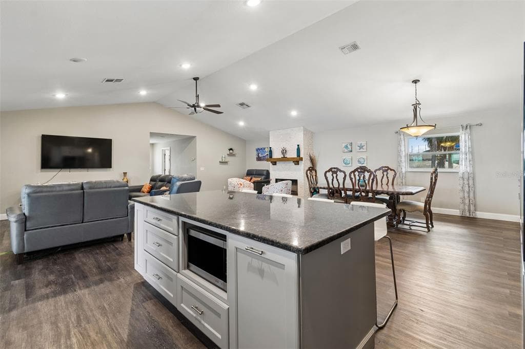9901 BAY DRIVE photo 11