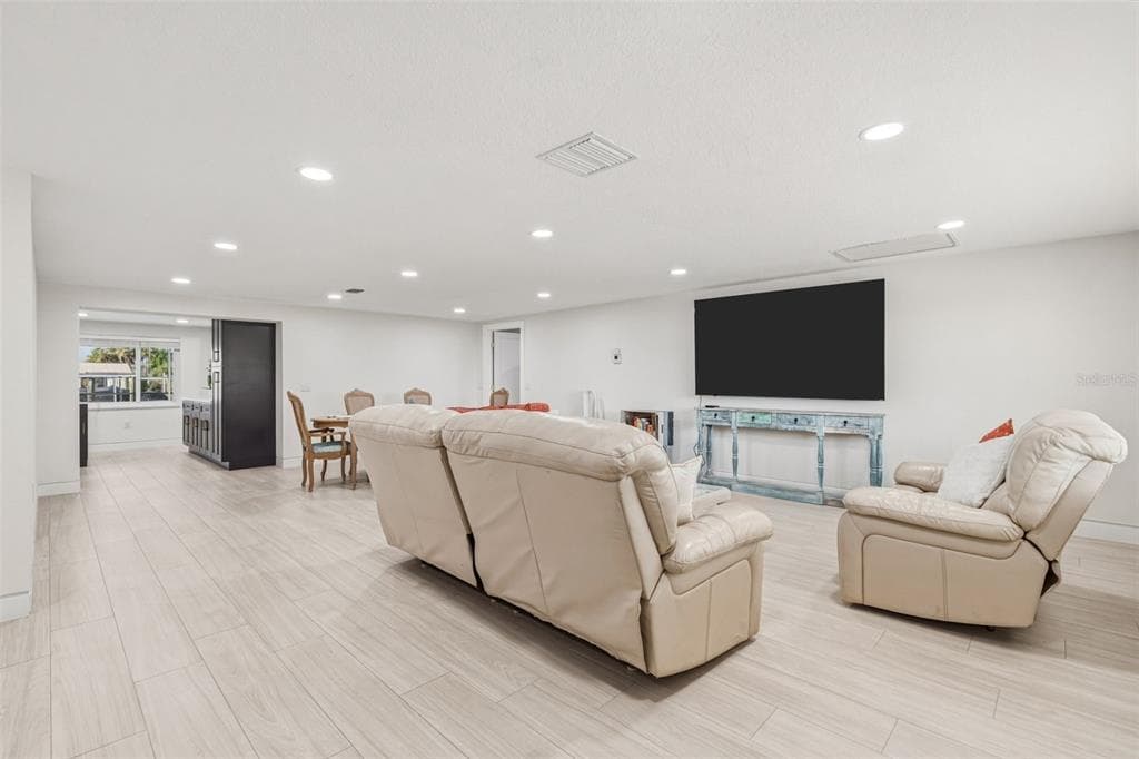 105 LELAND STREET SE 5