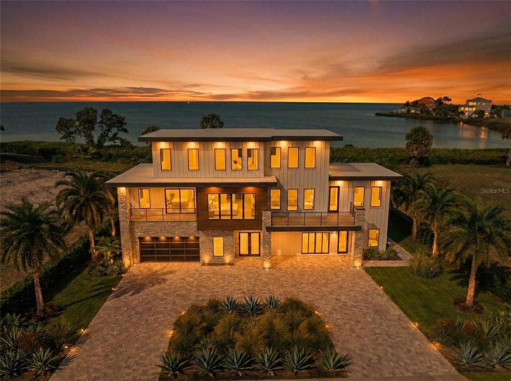 26 HARBORPOINTE DR 2