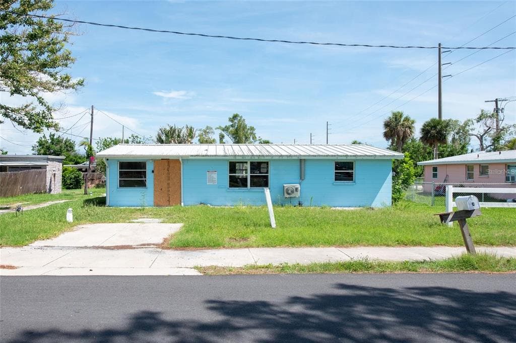 1695 MANOR ROAD photo 12