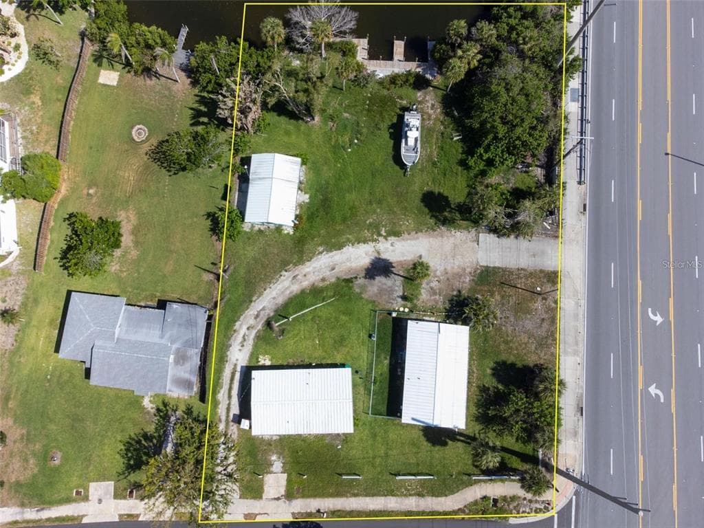 1695 MANOR ROAD 4