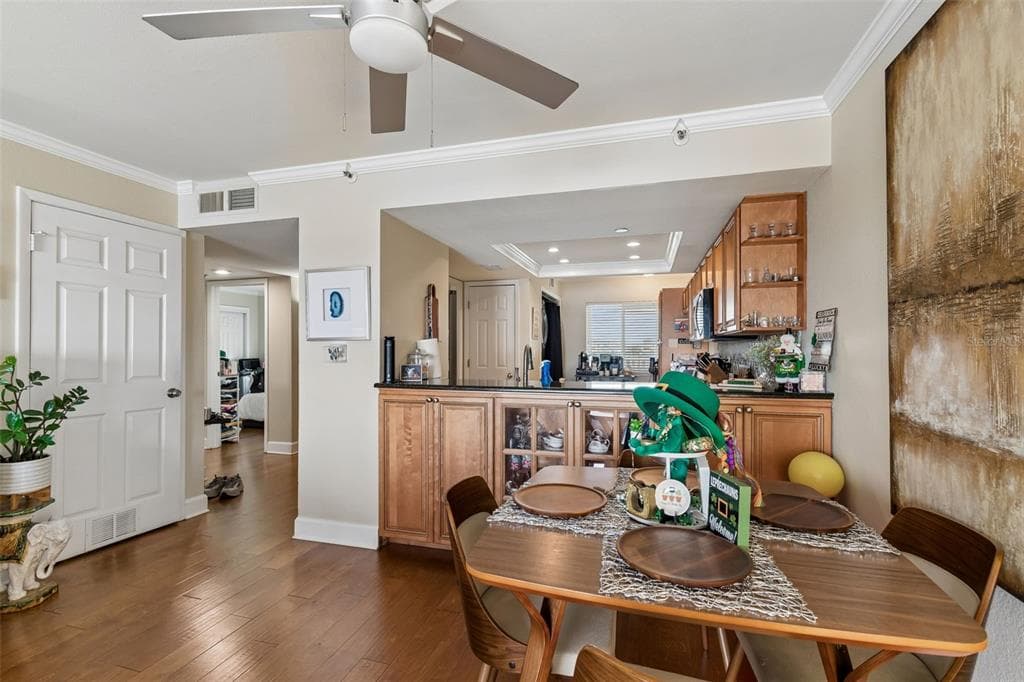 2 ADALIA AVENUE 704 photo 9