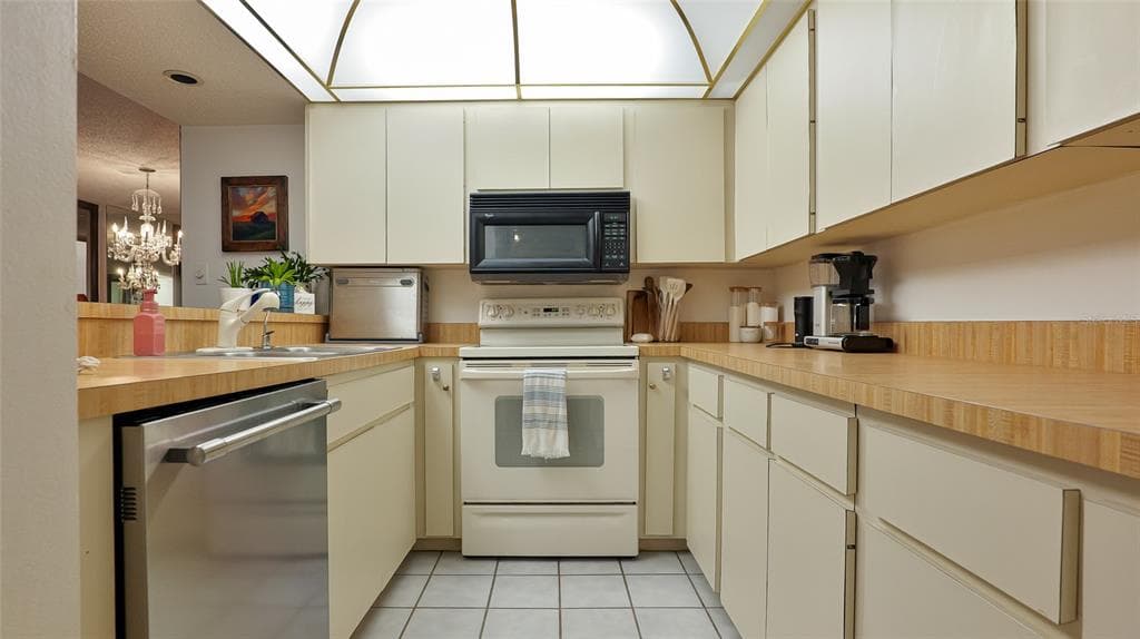 11 SUNSET DRIVE 804 photo 14