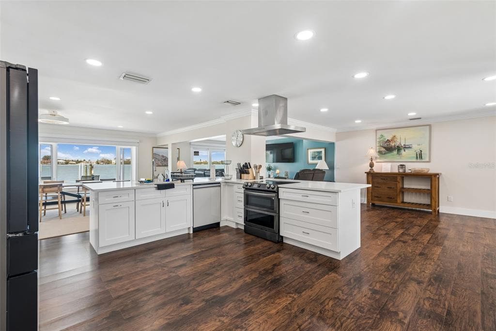 478 HARBOR DRIVE N photo 7