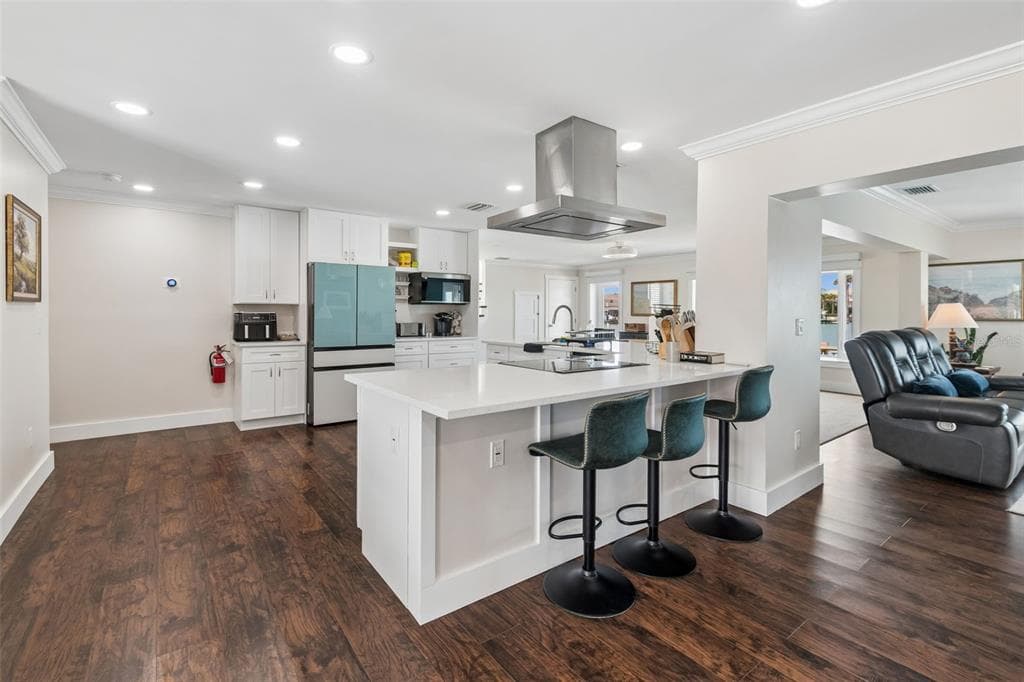 478 HARBOR DRIVE N 5