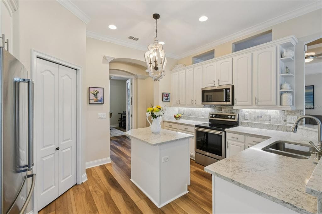 101 LONGVIEW WAY N photo 12