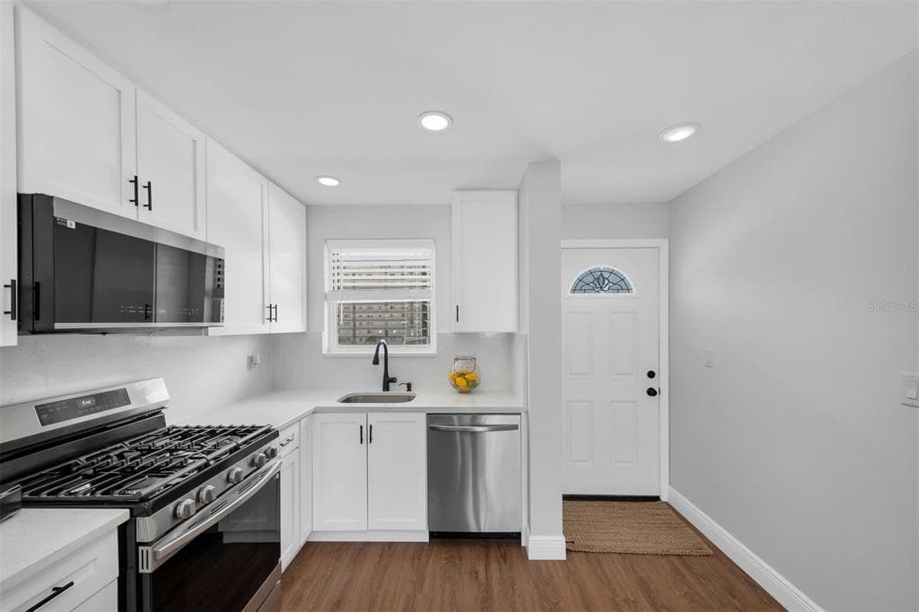 6025 SHORE BOULEVARD S 405 photo 12
