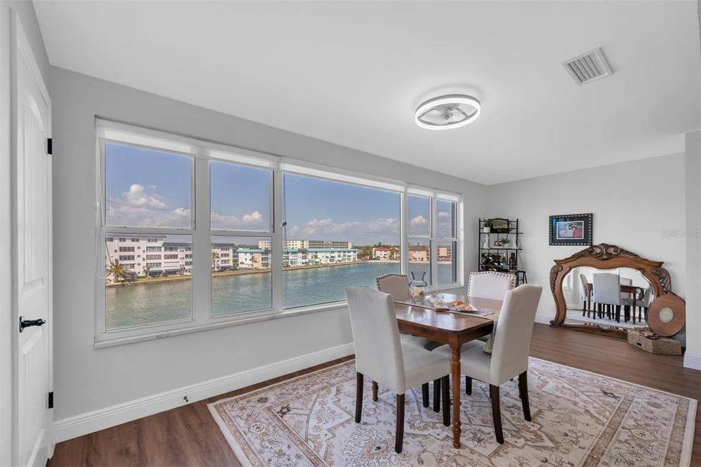 6025 SHORE BOULEVARD S 405 photo 4