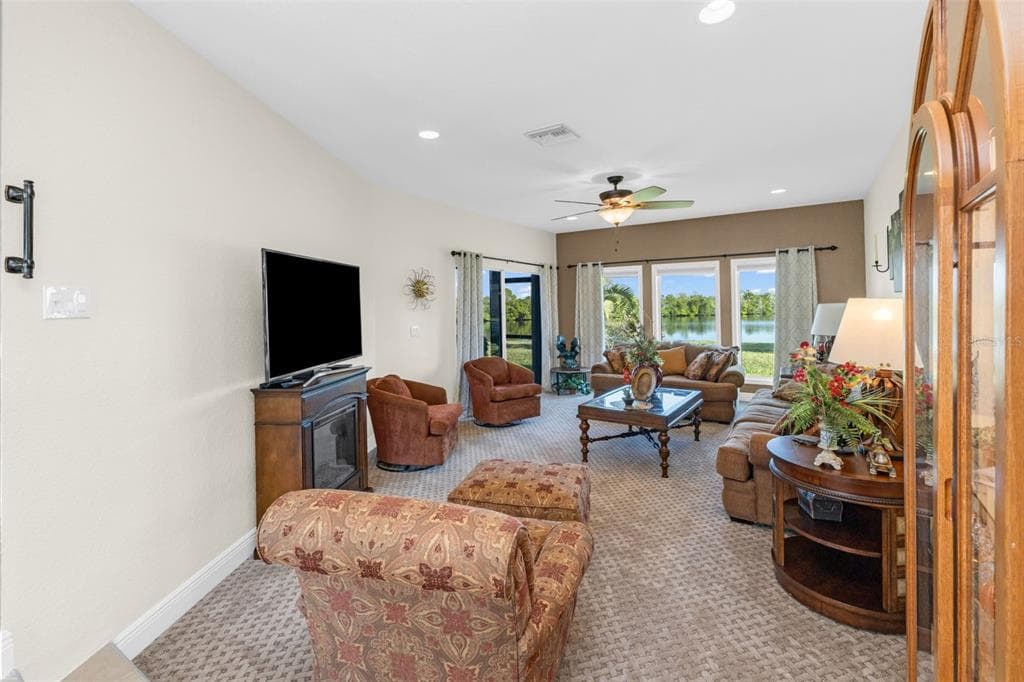 138 COLONIAL STREET SW photo 11