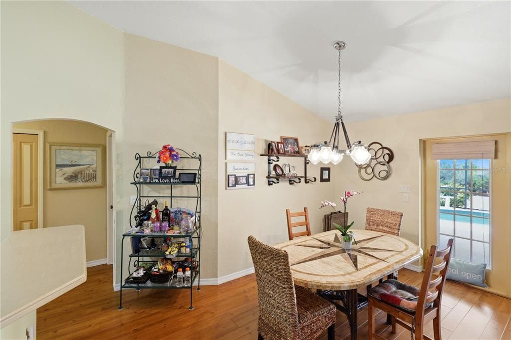 361 CHESHIRE STREET photo 10