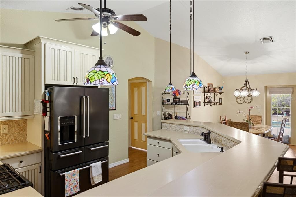 361 CHESHIRE STREET photo 14