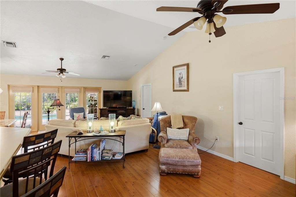 361 CHESHIRE STREET photo 15