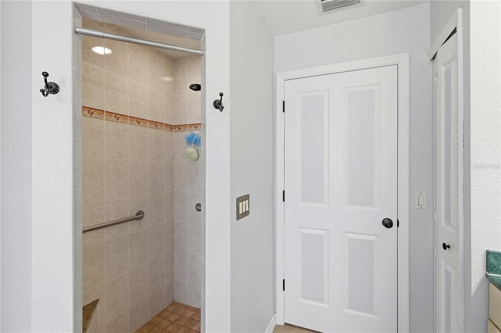 361 CHESHIRE STREET photo 19