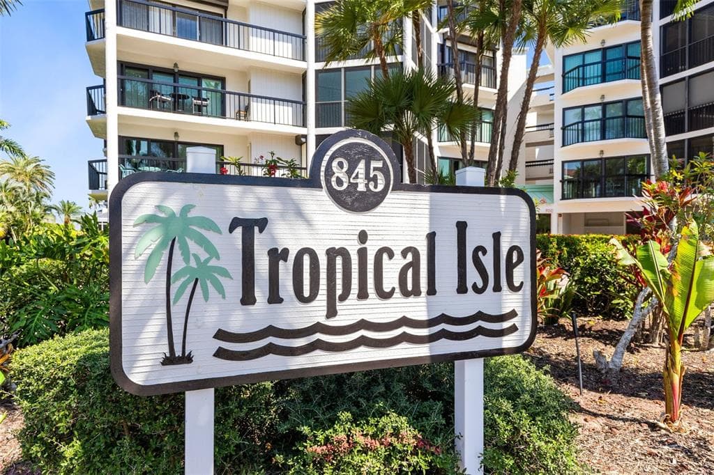 845 COLLIER COURT #306 3