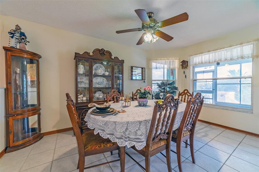 6810 SEAVIEW BOULEVARD photo 22