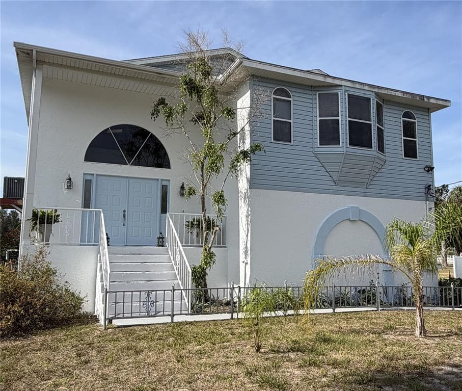 6810 SEAVIEW BOULEVARD photo 1