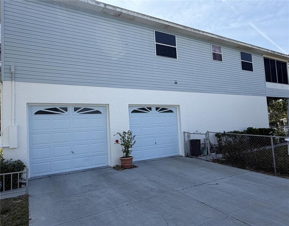 6810 SEAVIEW BOULEVARD photo 4