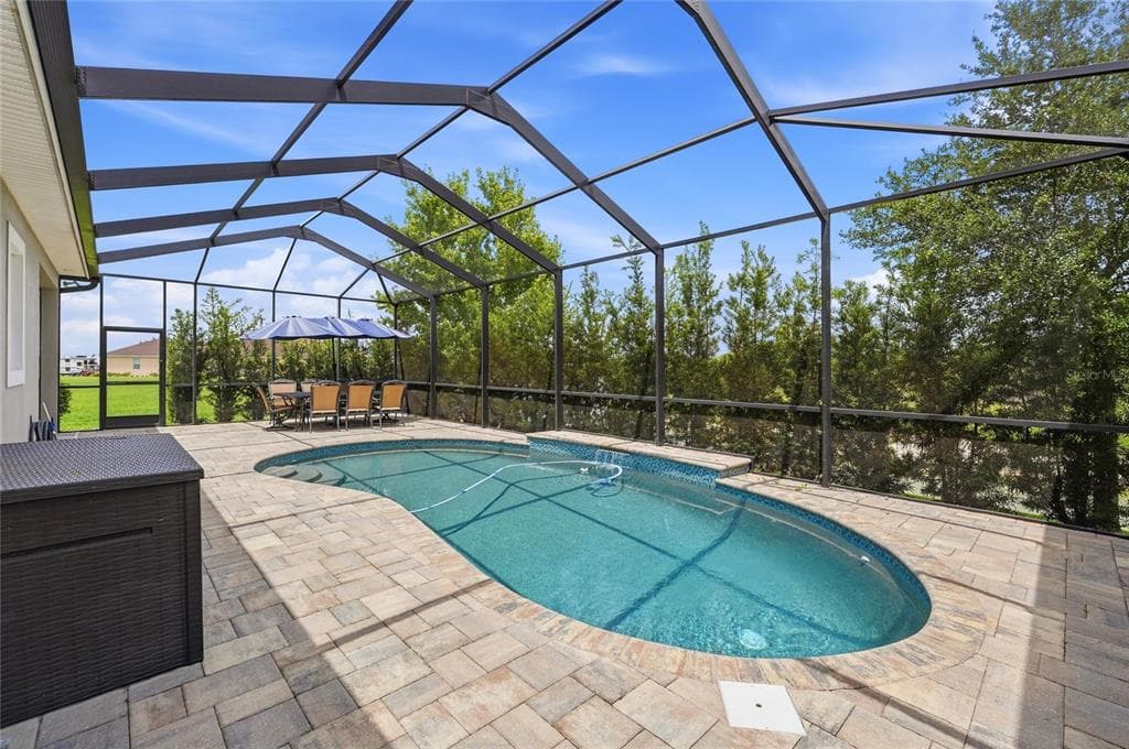 539 WATERFERN TRAIL DRIVE photo 2