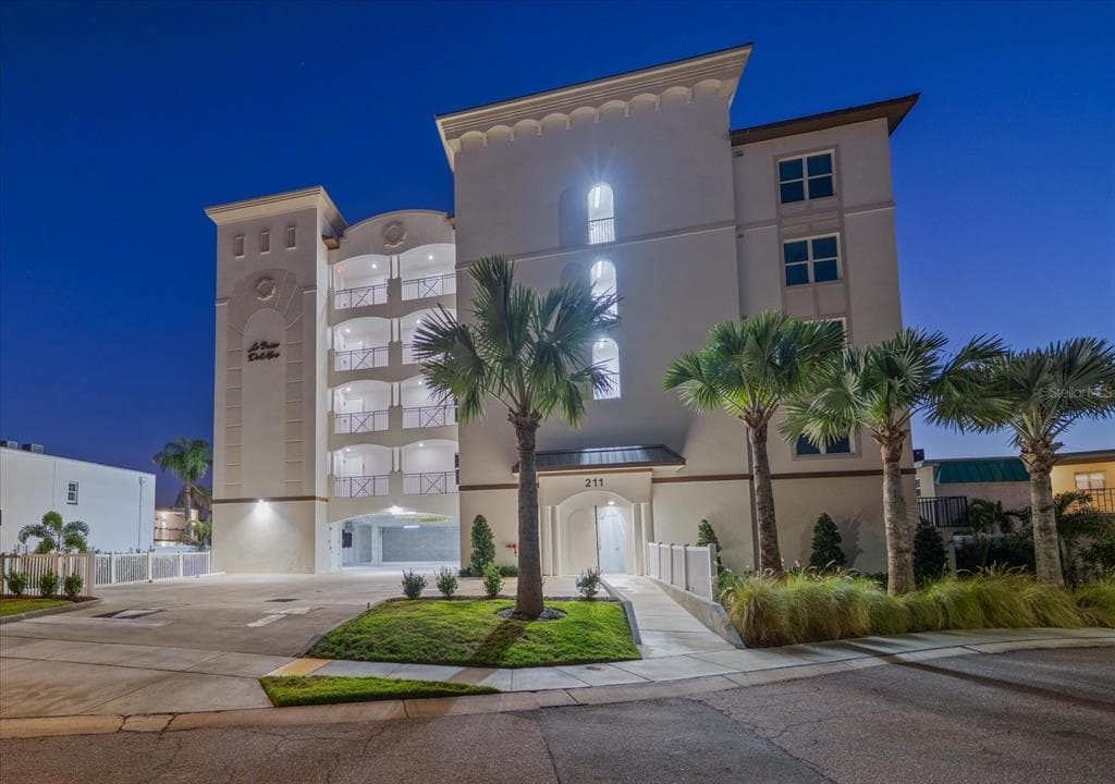 211 DOLPHIN POINT #201 2