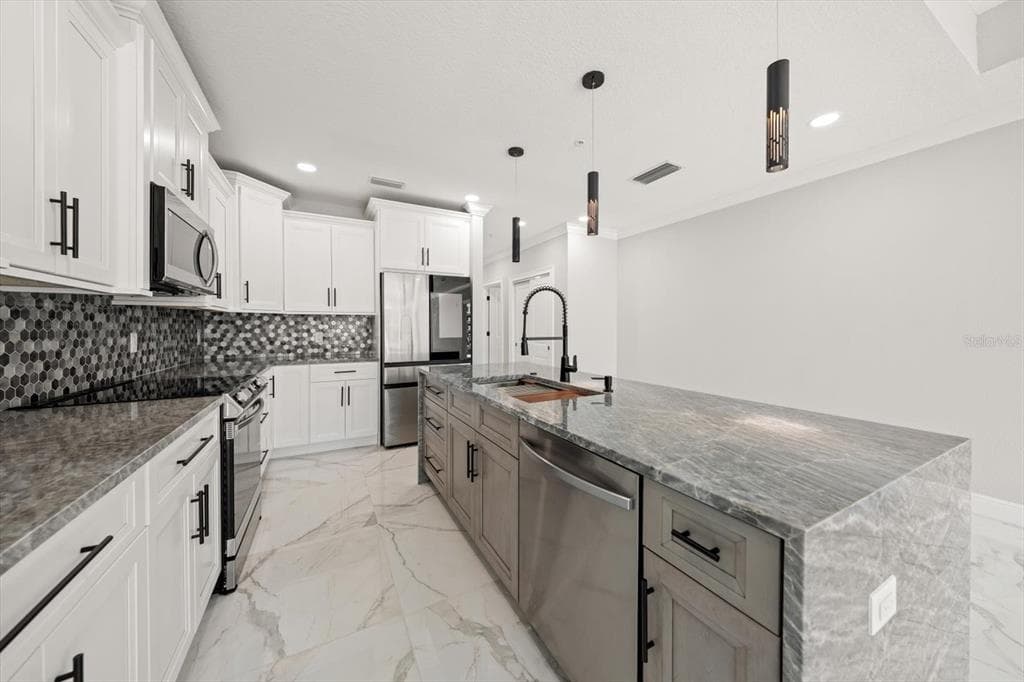 211 DOLPHIN POINT #201 5
