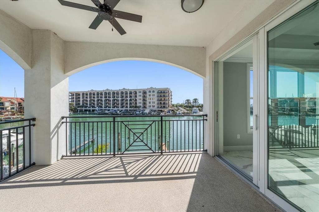 211 DOLPHIN POINT #201 4