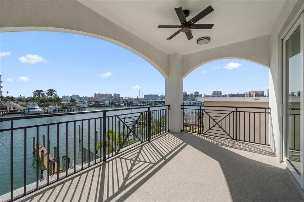 211 DOLPHIN POINT #203 1